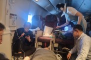 "비행기 뜨자마자 기내 '심정지 환자' 발생...하늘에서 생명 구한 210분의 기적"